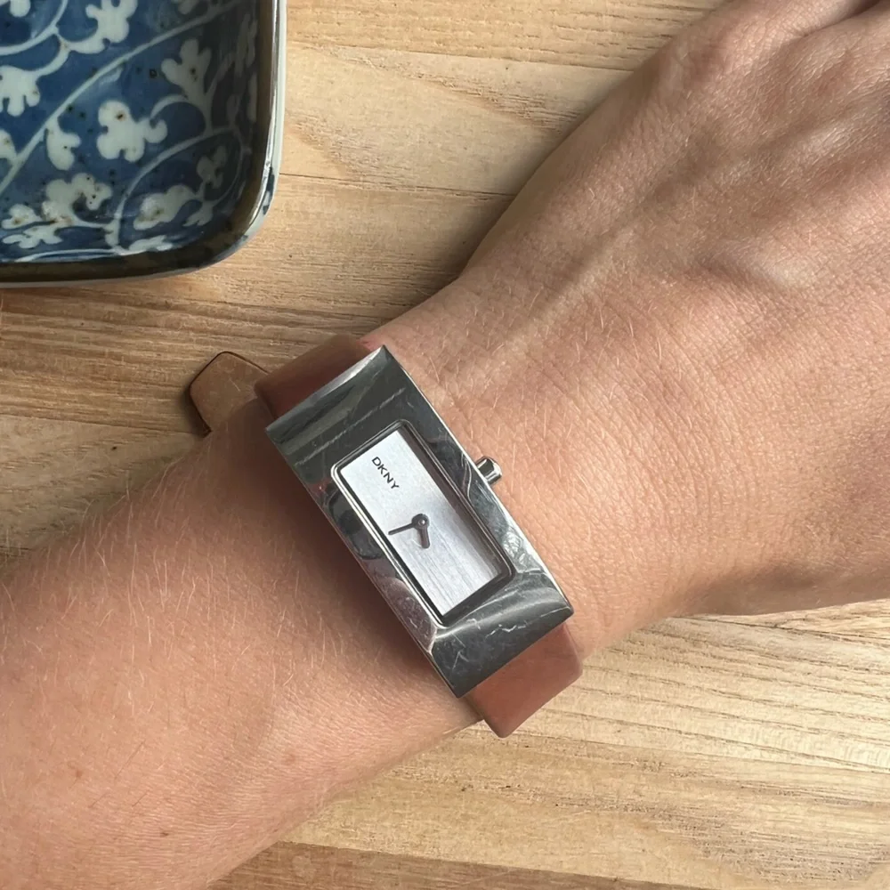 DKNY ladies retro rectangular Brown leather dress watch NEW BATTERY